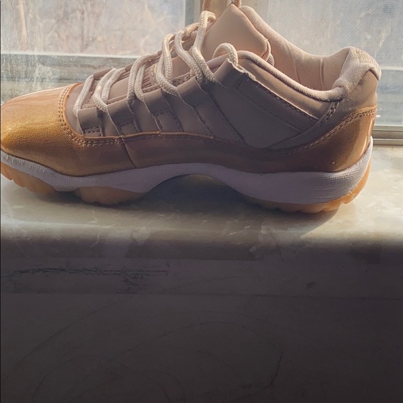 Jordan 11 women - Picture 3 of 4